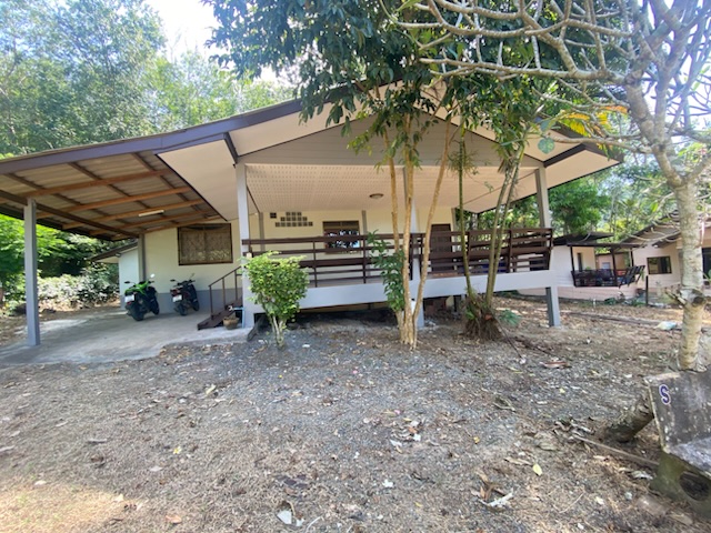 4-bedroom house for sale in Kai Bae, Koh Chang, Thailand, with a quiet mountain-side location and walking distance to local amenities.